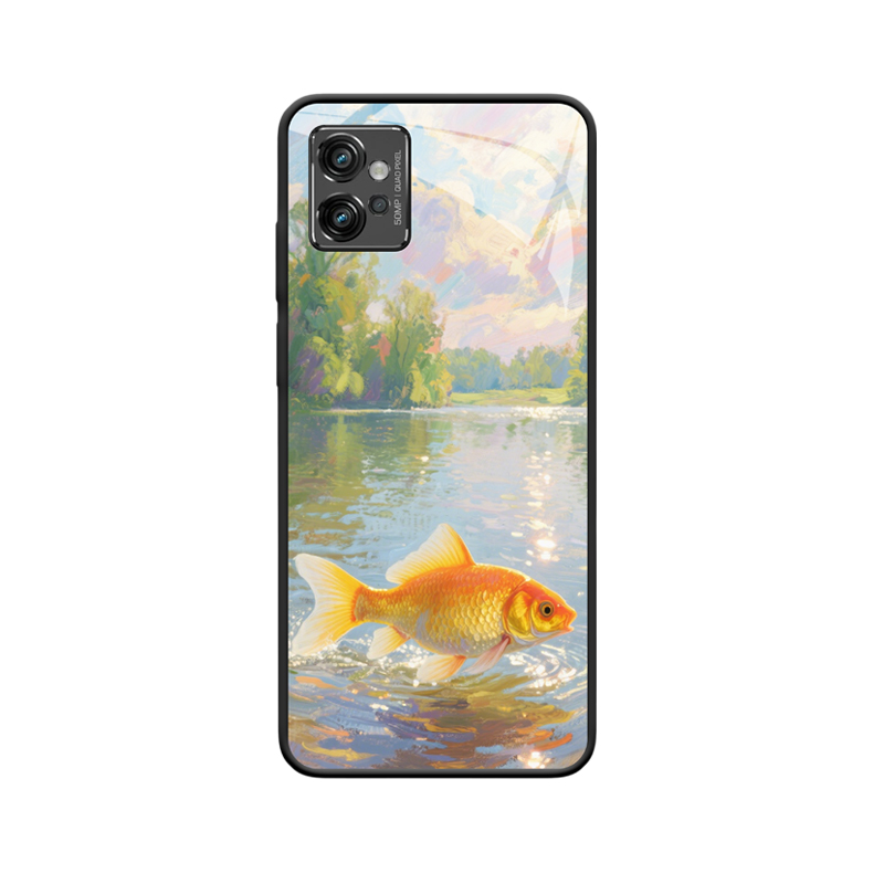 Goldfisch springt: Moto G32 Natur und Beweglichkeit