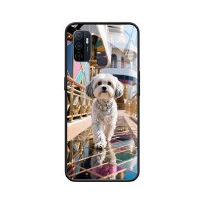 OPPO A53 Hülle mit einem eleganten Hund auf einem Kreuzfahrtschiff